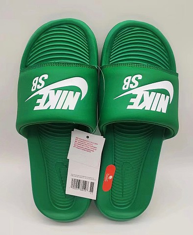 Nike Slipper-320