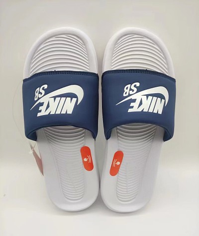 Nike Slipper-330